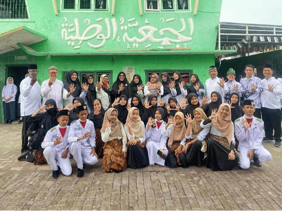 peringatan Hari Guru Nasional (HGN) / HUT PGRI di lingkungan madrasah/sekolah Islam
